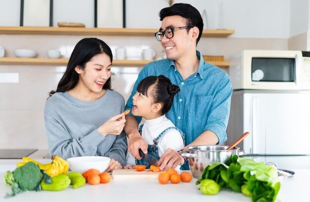 Sumber: (https://www.freepik.com/premium-photo/image-asian-family-cooking-home_23422352.htm#query=family%20healty%20food&position=9&from_view=search&track=sph?
